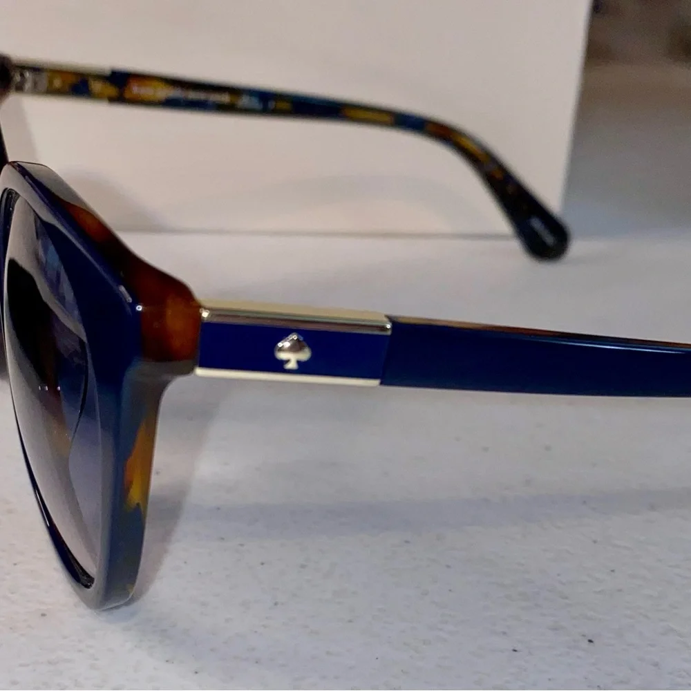Kate Spade ♠️ Blue Sunglasses with Quilted Case - Picture 4 of 6